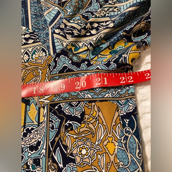 Chico’s Women’s Hi-Low Paisley Tunic. Chico’s Size 2 Equates to Size L/12 - Picture 8 of 10